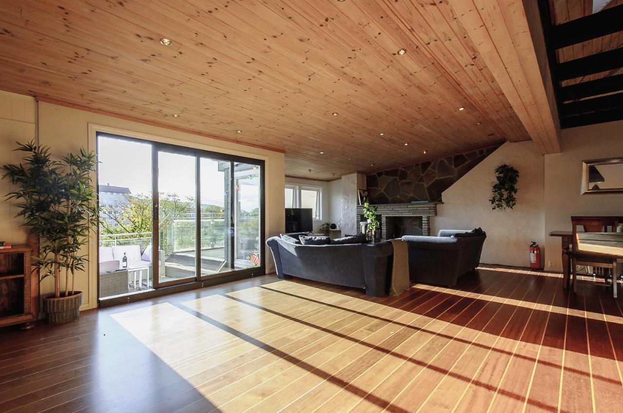 Spacious Penthouse With Grand Terrace Берген Екстериор снимка